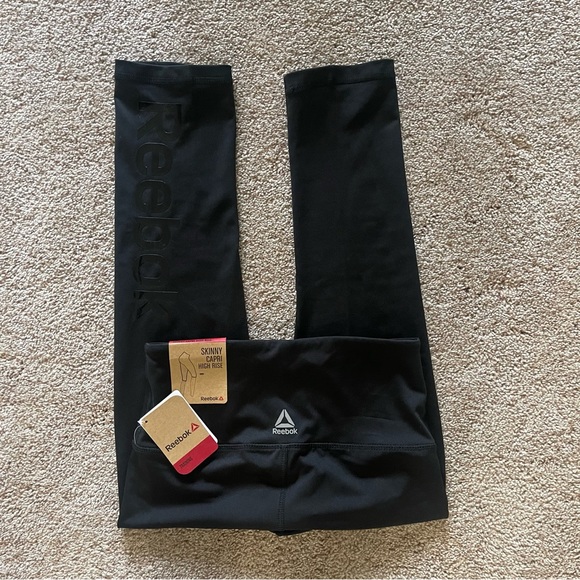 NWT Reebok Skinny Team High-rise Capri Black Logo Detail Size XS REW191LE16011 - Picture 9 of 16